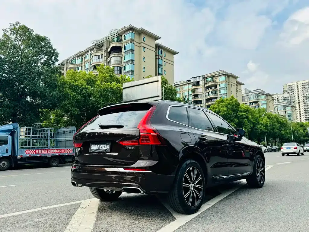 Volvo XC60 — фото 3