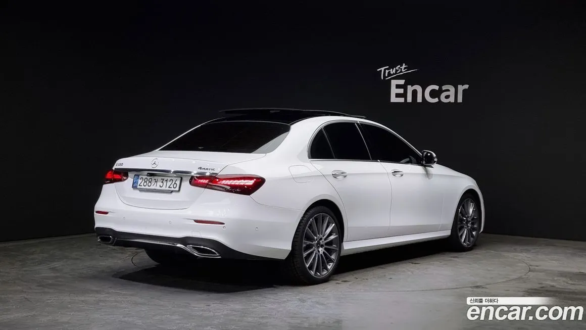 Mercedes-Benz E-Class — фото 2