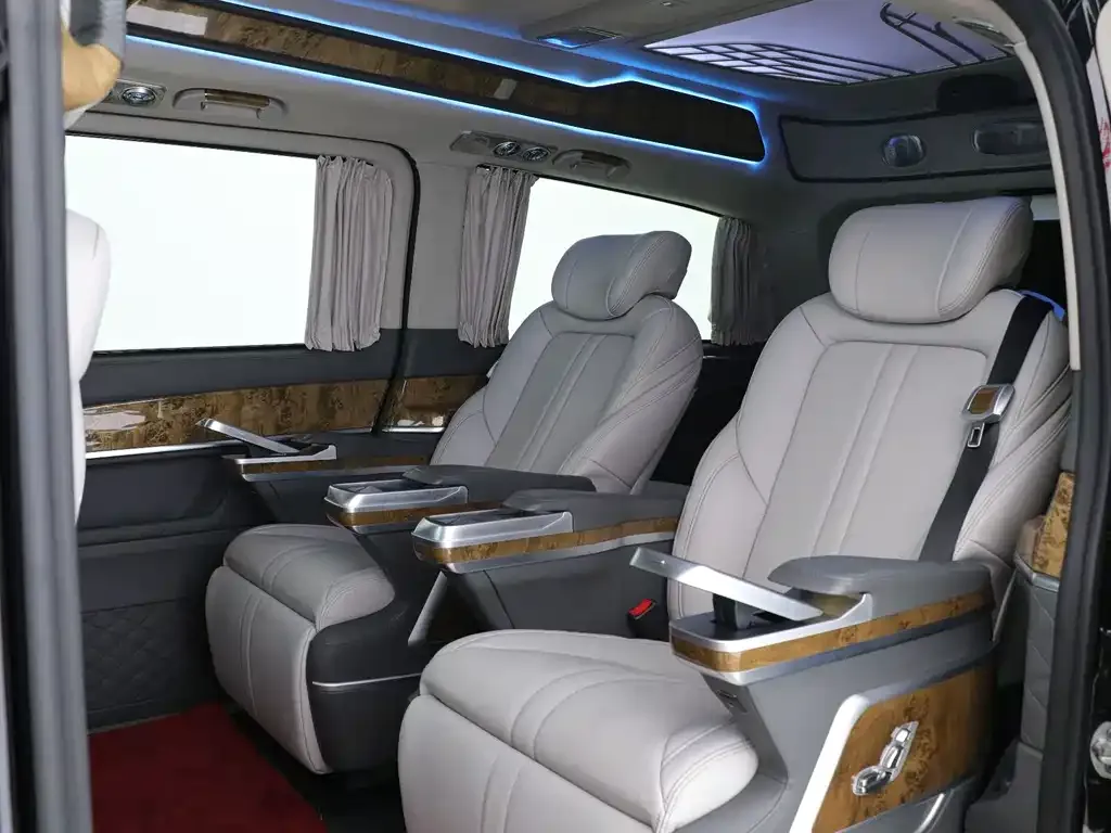 Mercedes-Benz V-Class 2023 из CN, фото 3