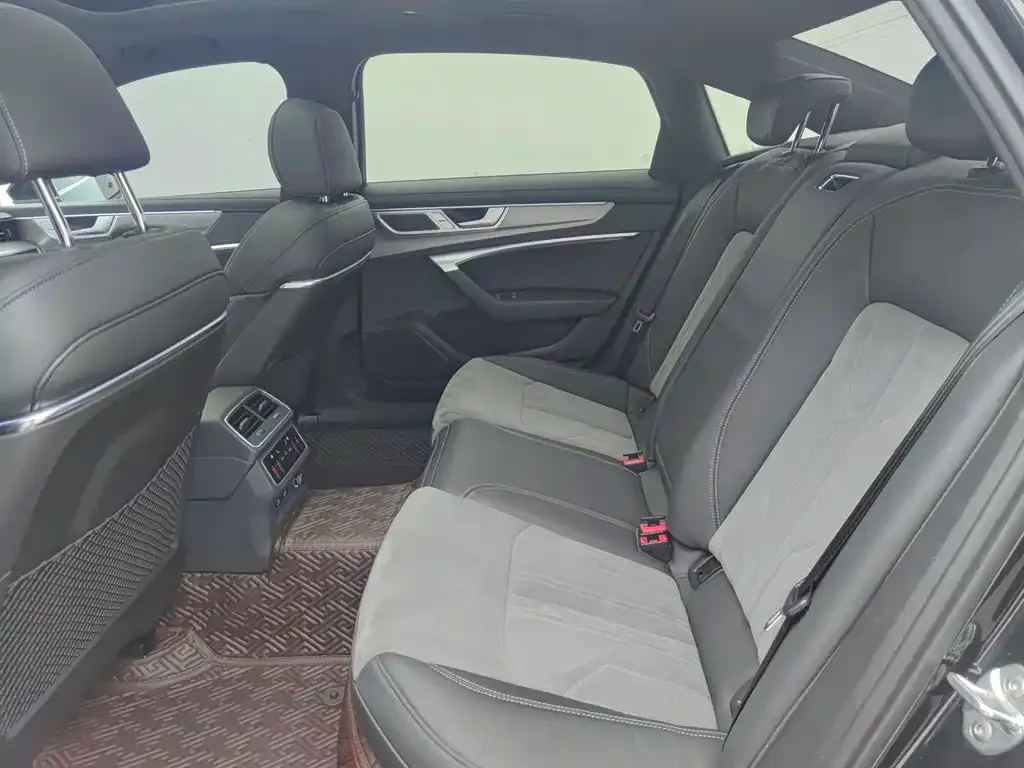 Audi A6L 2024 из CN, фото 4