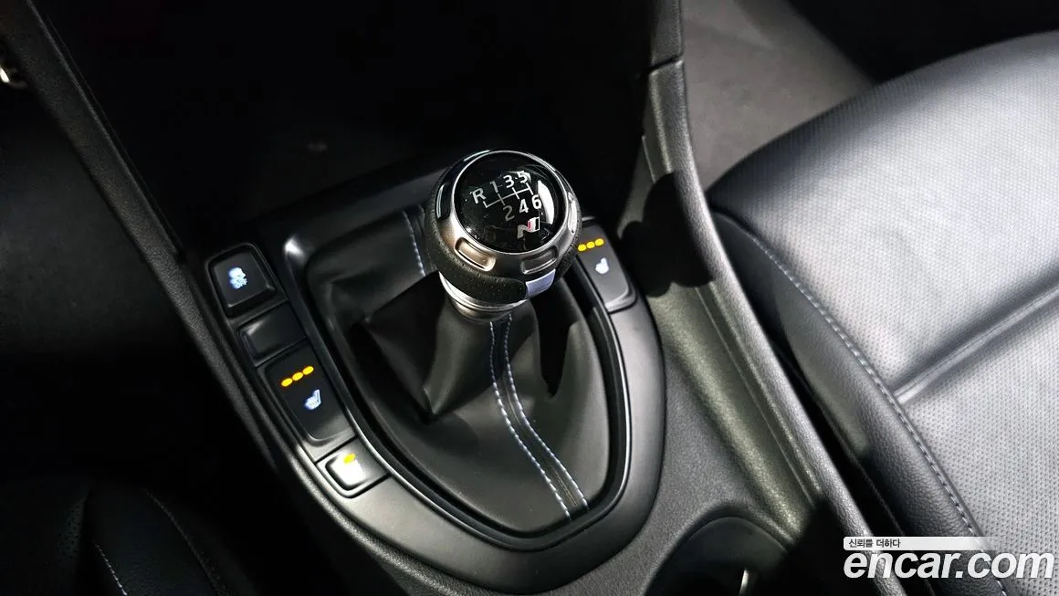 Hyundai Veloster — фото 9