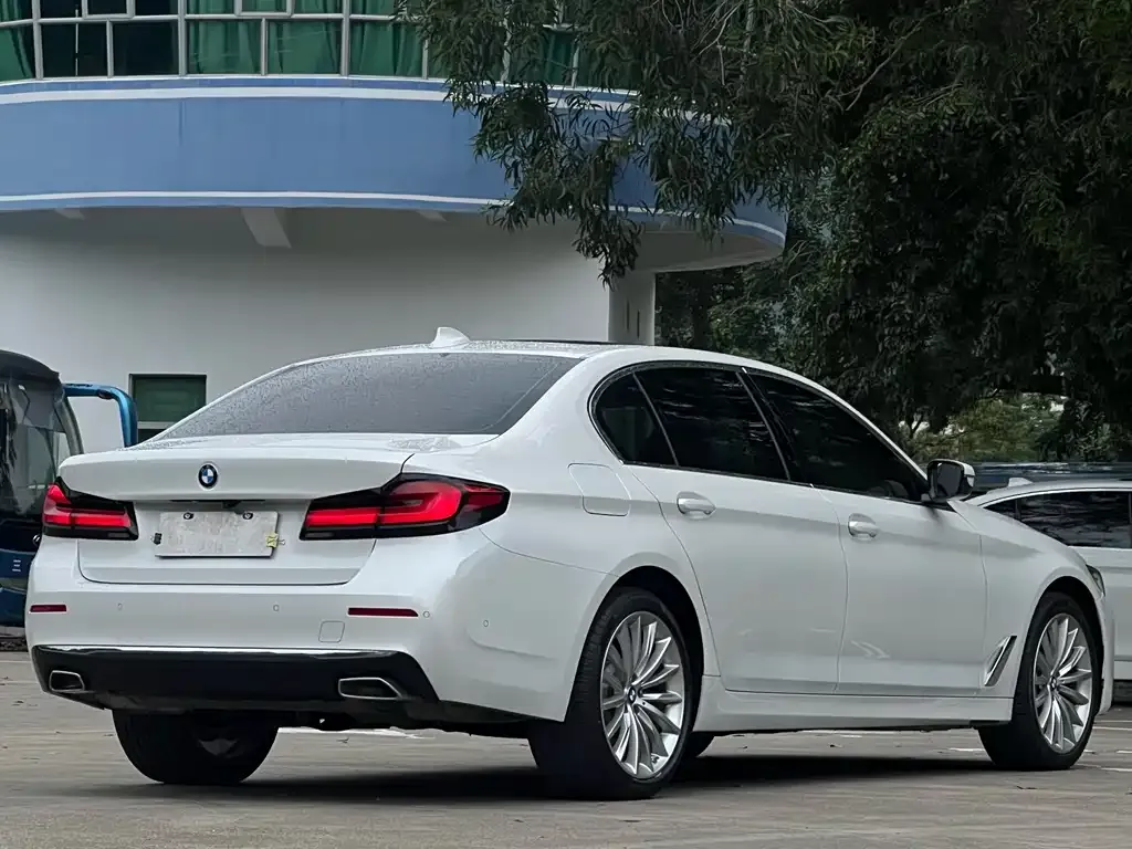 BMW 5 Series — фото 4