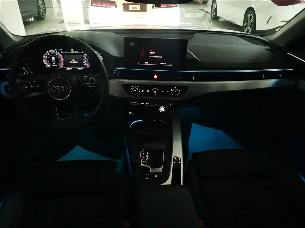 Audi A4L 2021 из CN, фото 9