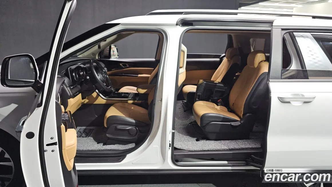 Kia Carnival — фото 10