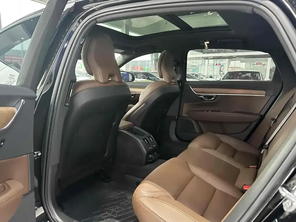 Volvo S90 2024 из CN, фото 10