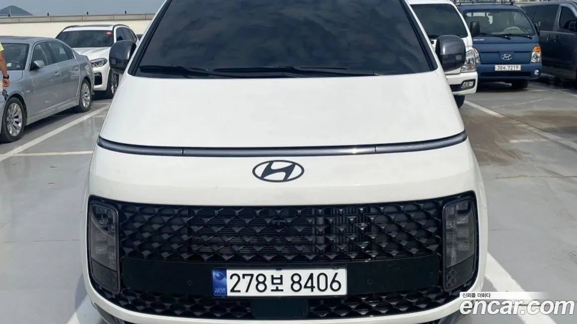 Hyundai Staria — фото 1