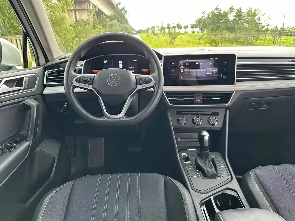 Volkswagen Tiguan L — фото 4