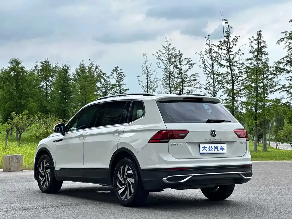 Volkswagen Tiguan L — фото 8