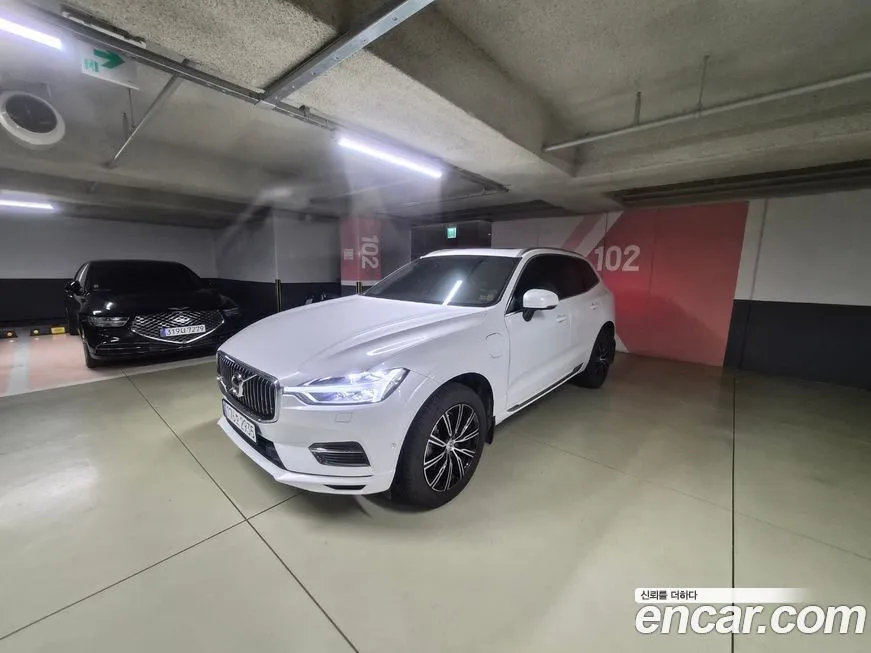 Volvo XC60 — фото 1