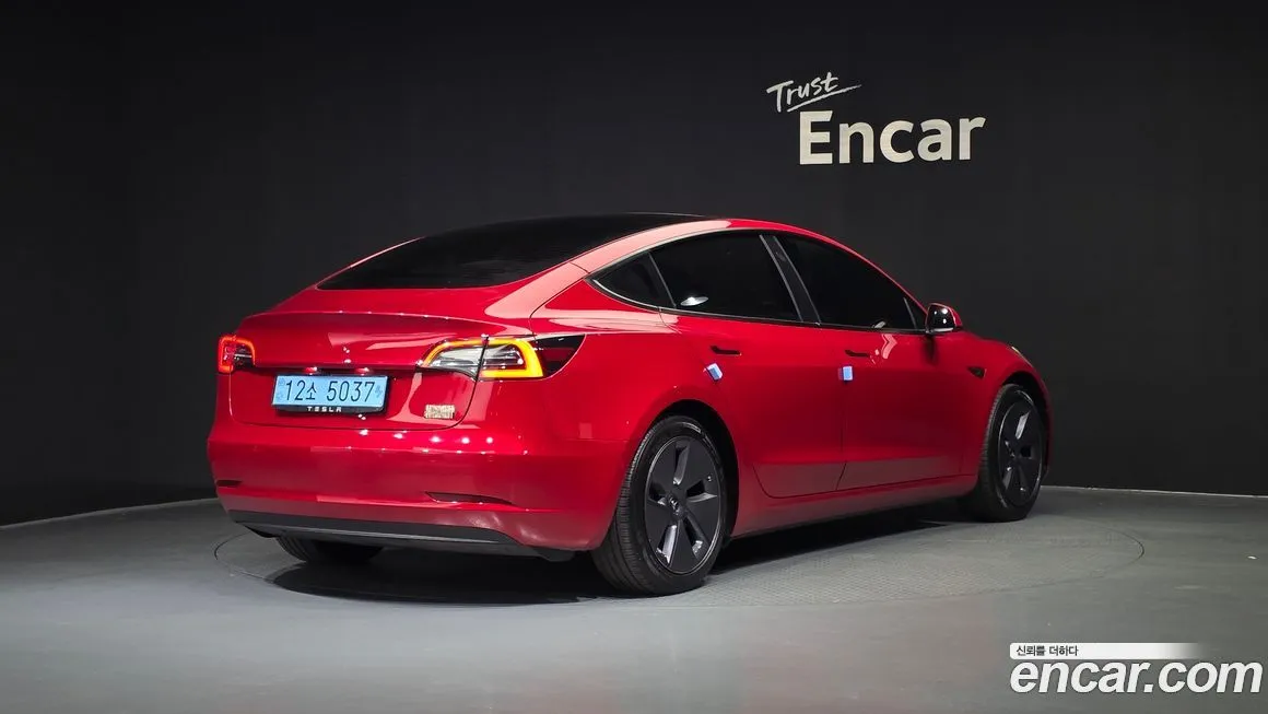 Tesla Model 3 — фото 2