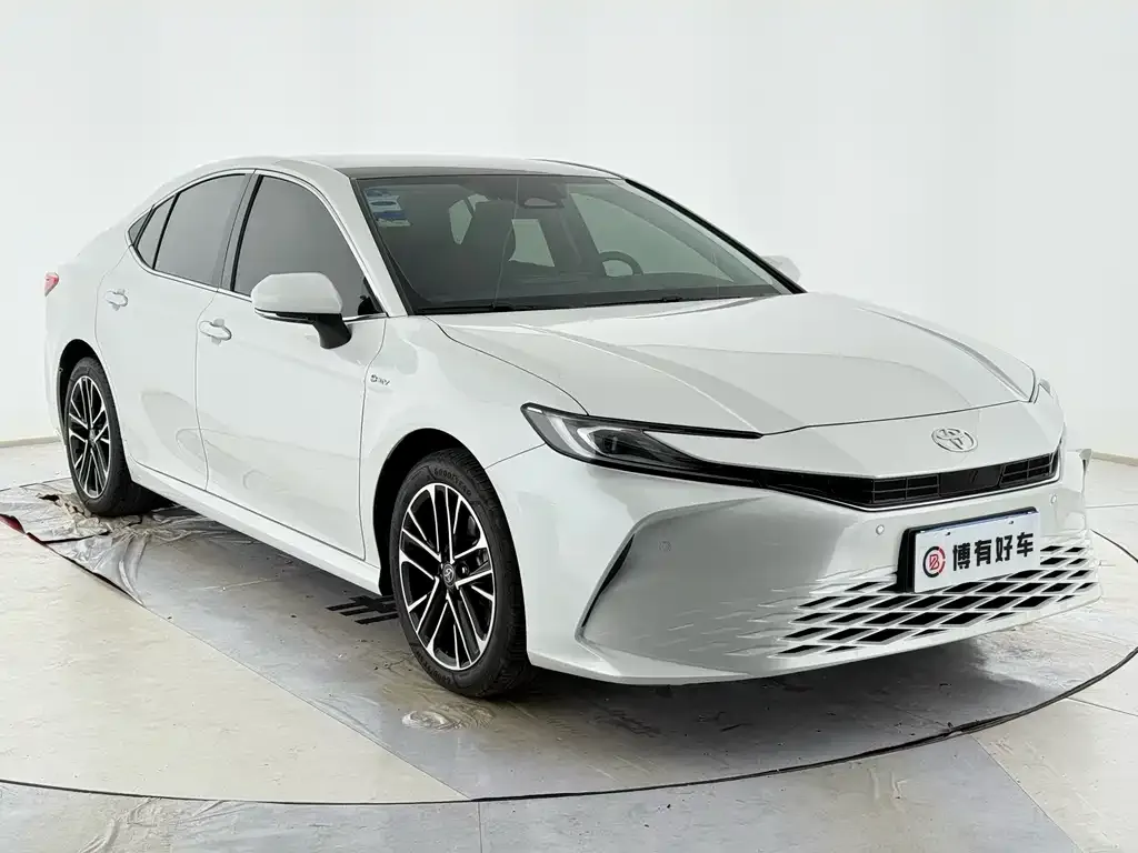 Toyota Camry — фото 3