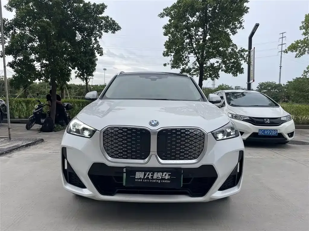 BMW iX1 2024 из CN, фото 2