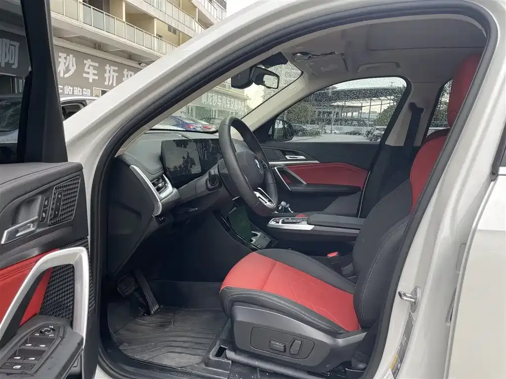 BMW iX1 2024 из CN, фото 4