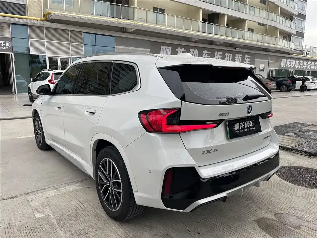 BMW iX1 2024 из CN, фото 9