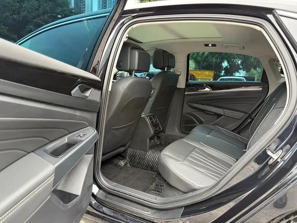 Volkswagen Passat 2024 из CN, фото 5