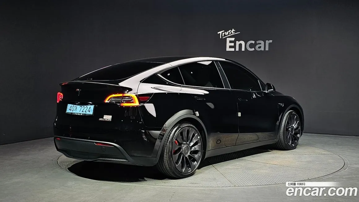 Tesla Model Y — фото 2