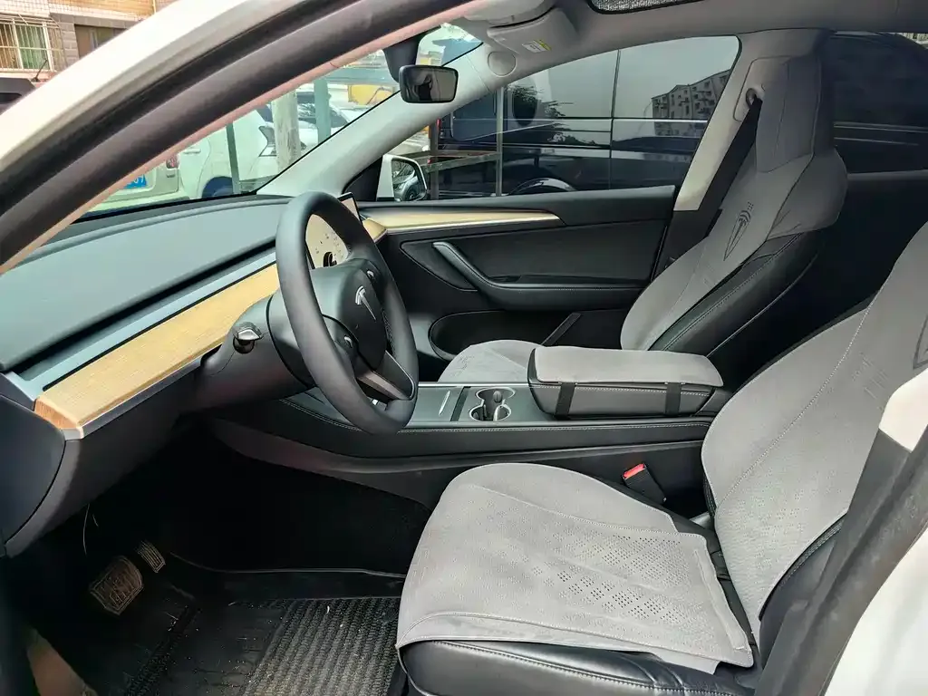 Tesla Model Y — фото 9