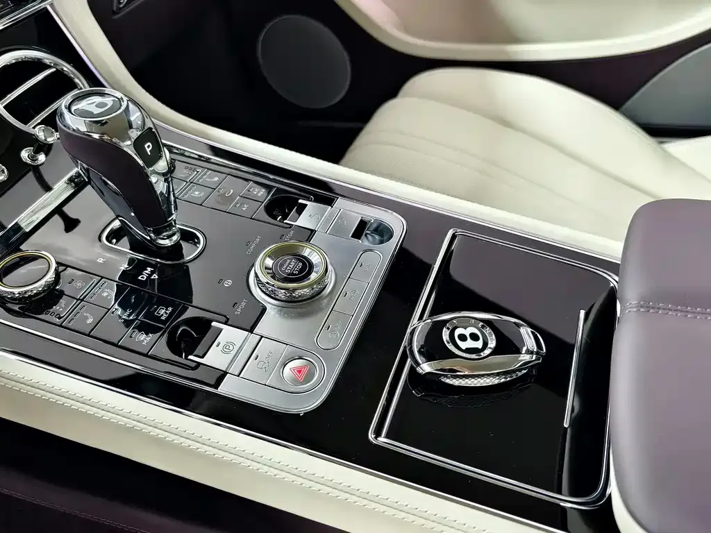 Bentley Continental 2024 из CN, фото 10