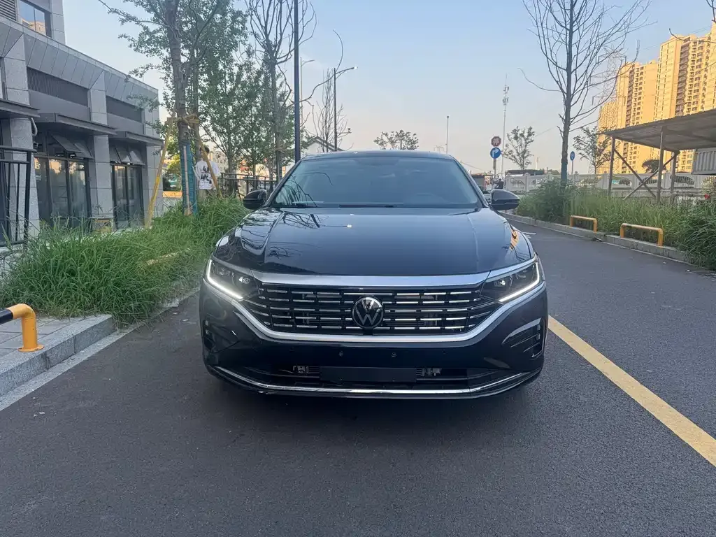 Volkswagen Passat 2023 из CN, фото 2