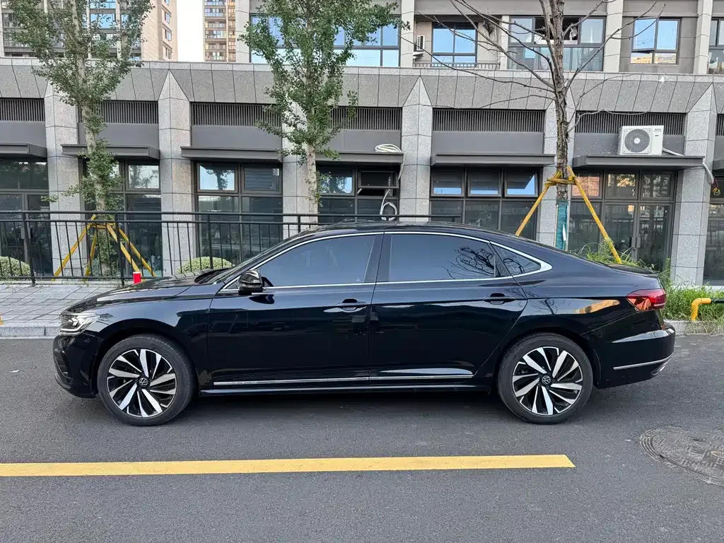 Volkswagen Passat 2023 из CN, фото 4