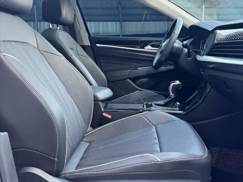Volkswagen Passat 2023 из CN, фото 7