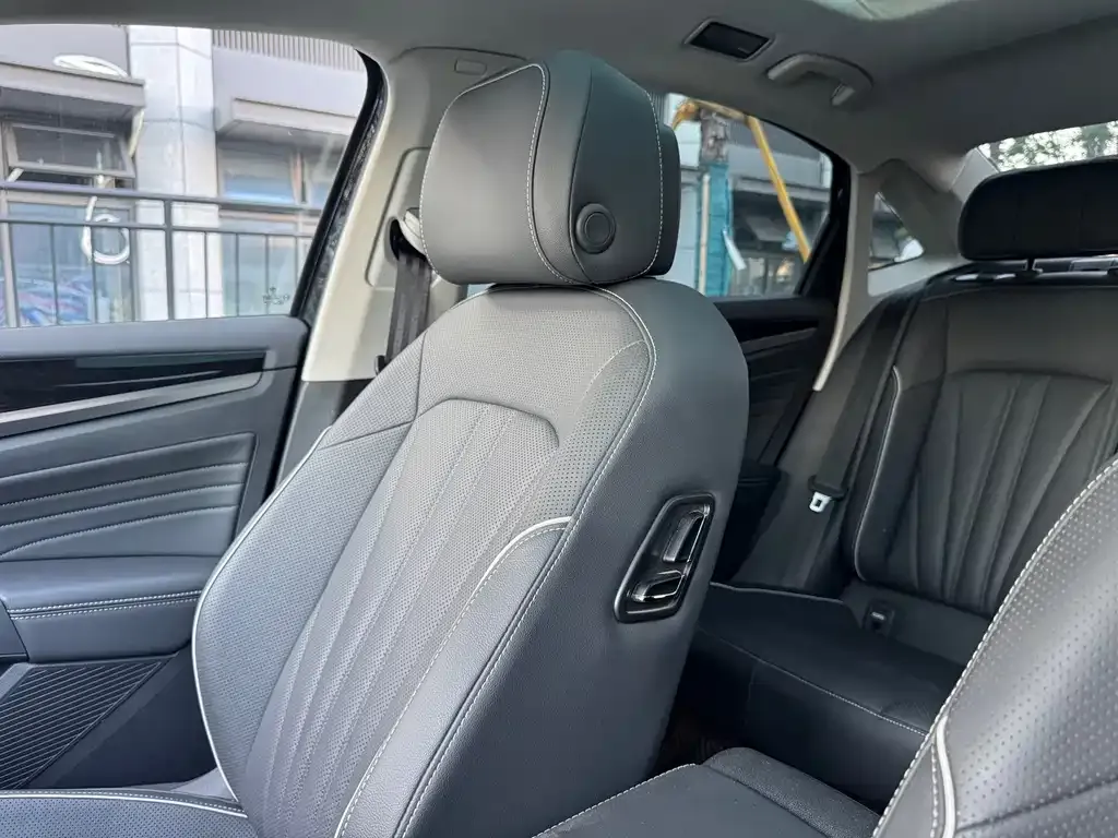 Volkswagen Passat 2023 из CN, фото 8