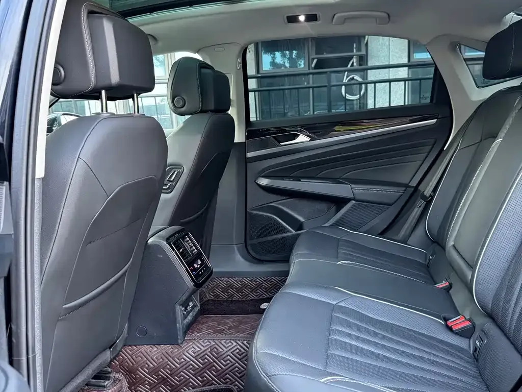 Volkswagen Passat 2023 из CN, фото 9