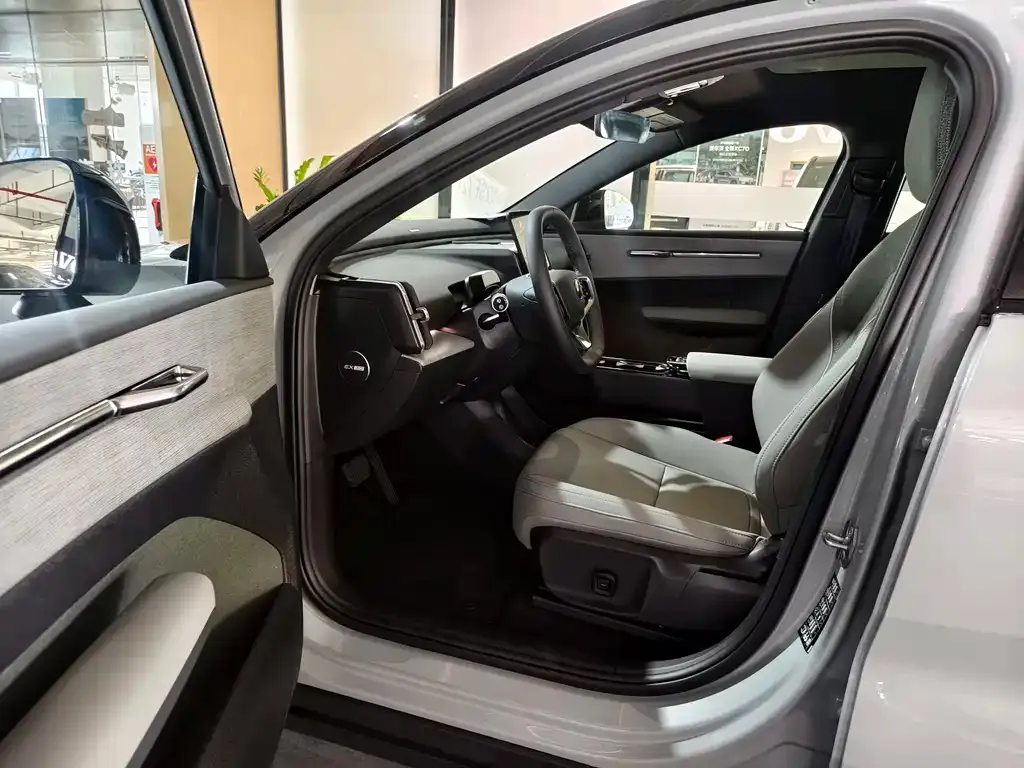 Volvo EX30 2025 из CN, фото 7