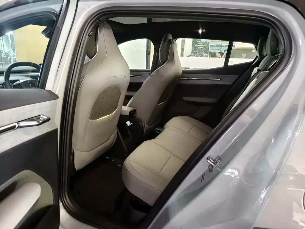 Volvo EX30 2025 из CN, фото 9