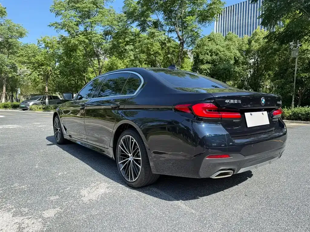 BMW 5 Series — фото 10