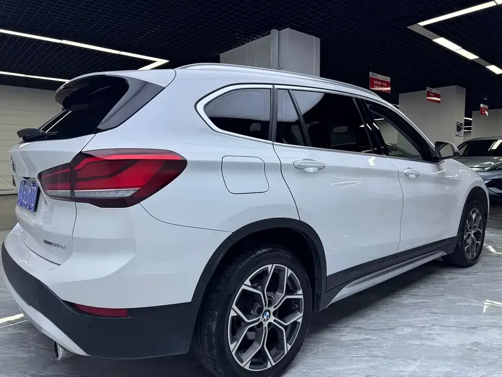BMW X1 — фото 8