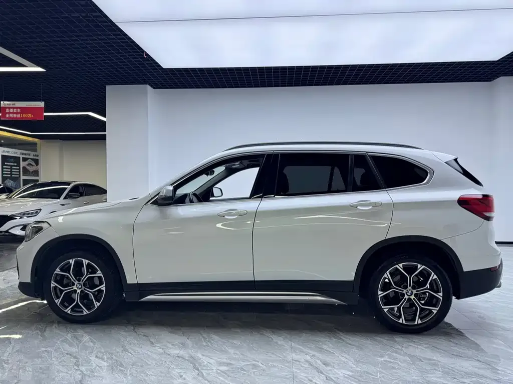 BMW X1 — фото 9