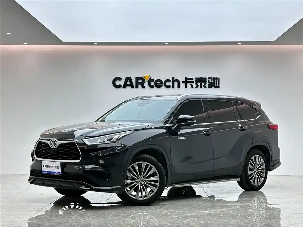 Toyota Highlander — фото 1