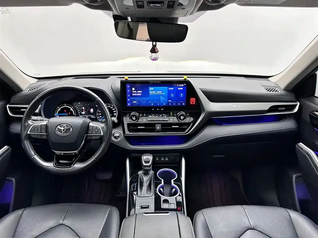 Toyota Highlander — фото 10
