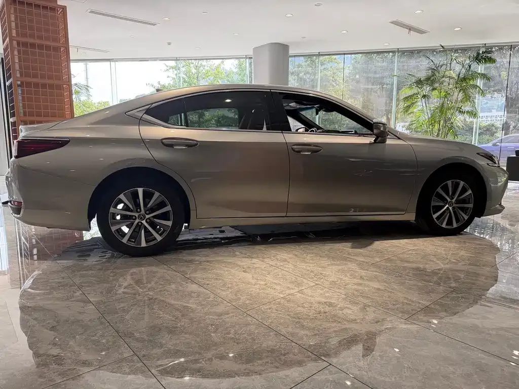 Lexus ES — фото 9