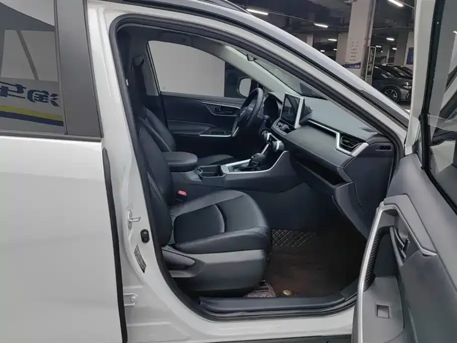 Toyota RAV4 2024 из CN, фото 8