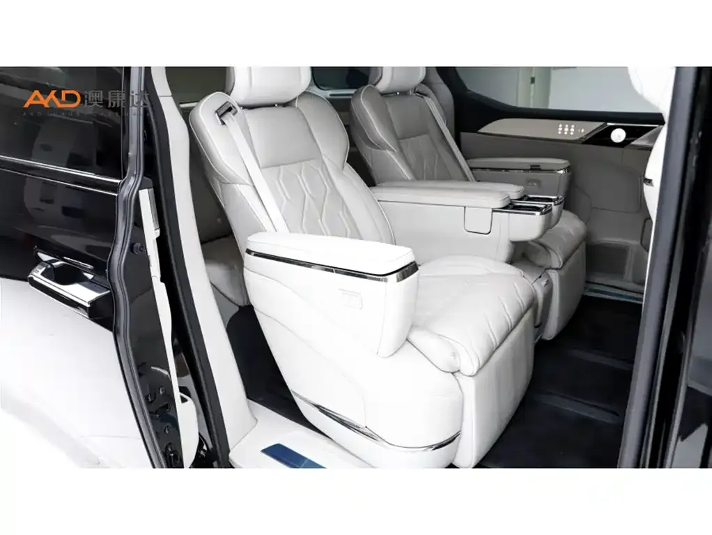 Volvo EM90 2024 из CN, фото 8