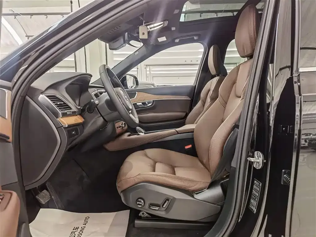 Volvo XC90 — фото 10
