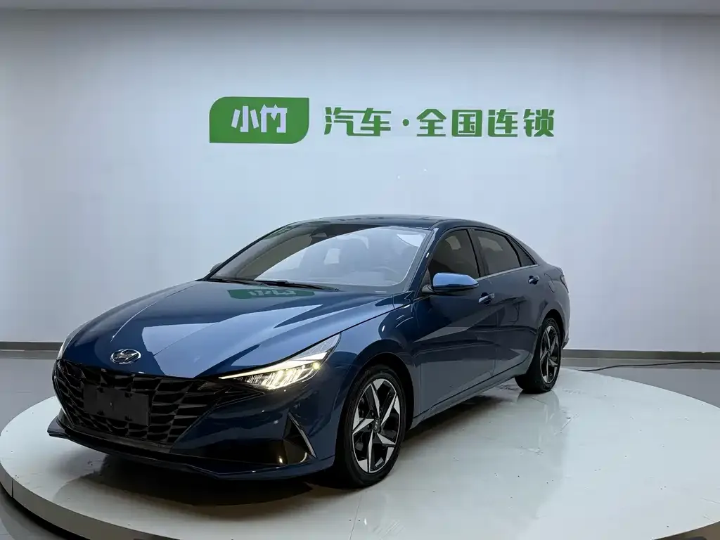 Hyundai Elantra — фото 1