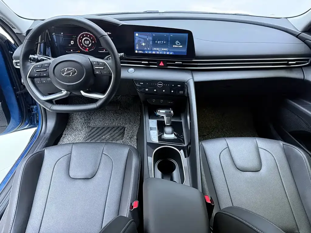Hyundai Elantra — фото 10