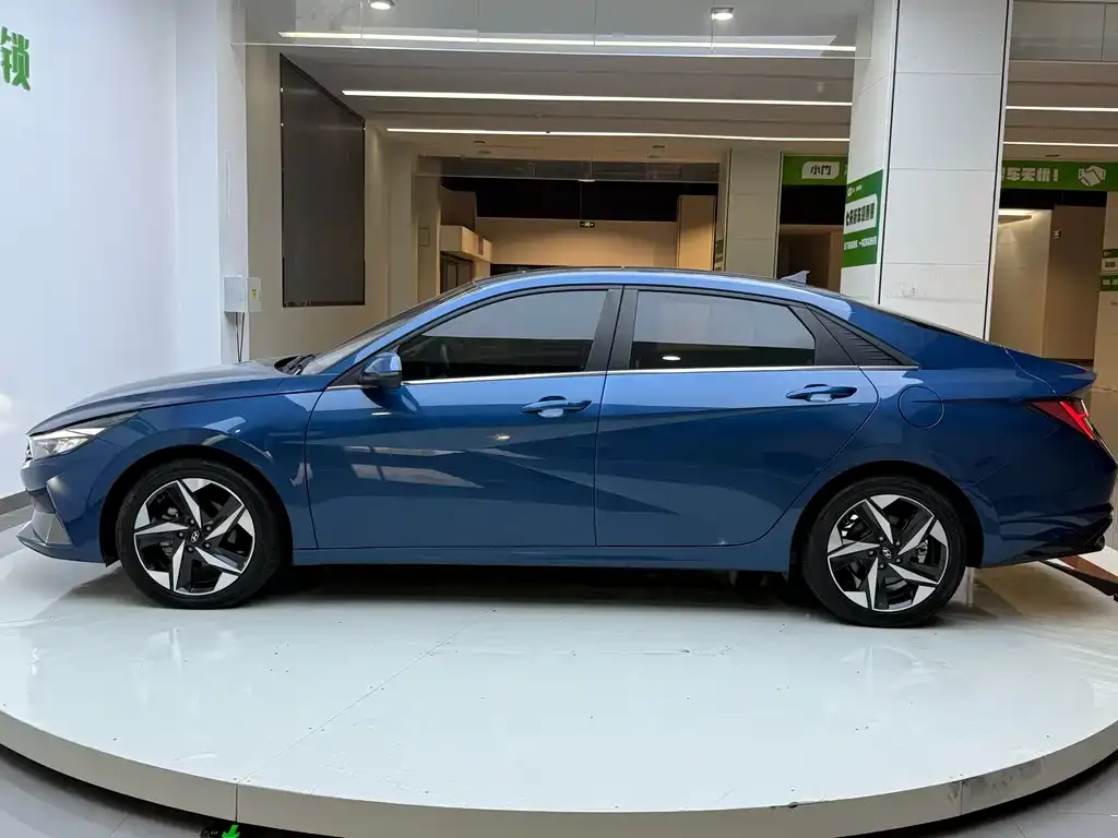 Hyundai Elantra — фото 7