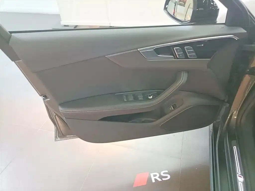 Audi A4L 2024 из CN, фото 9