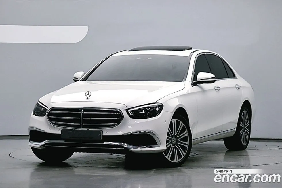 Mercedes-Benz E-Class — фото 1