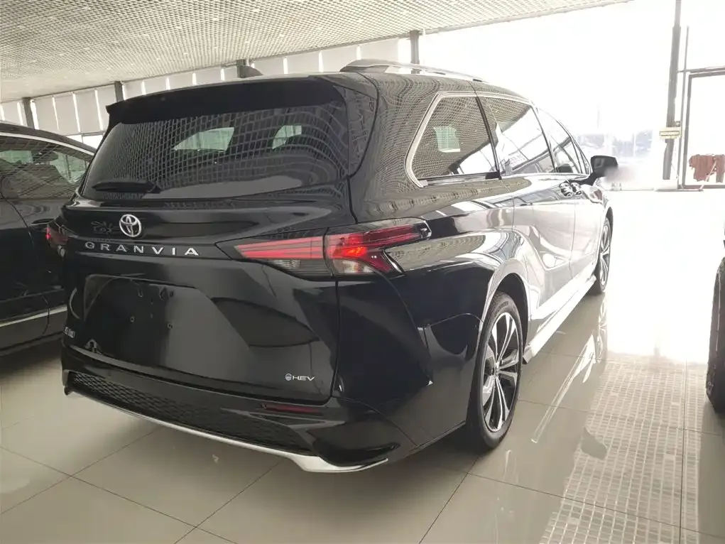Toyota Granvia 2025 из CN, фото 7