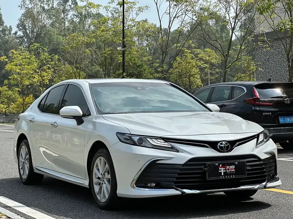 Toyota Camry — фото 3