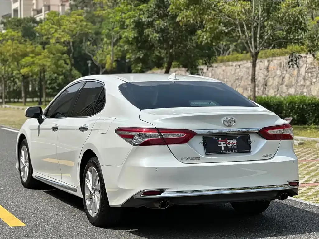 Toyota Camry — фото 6