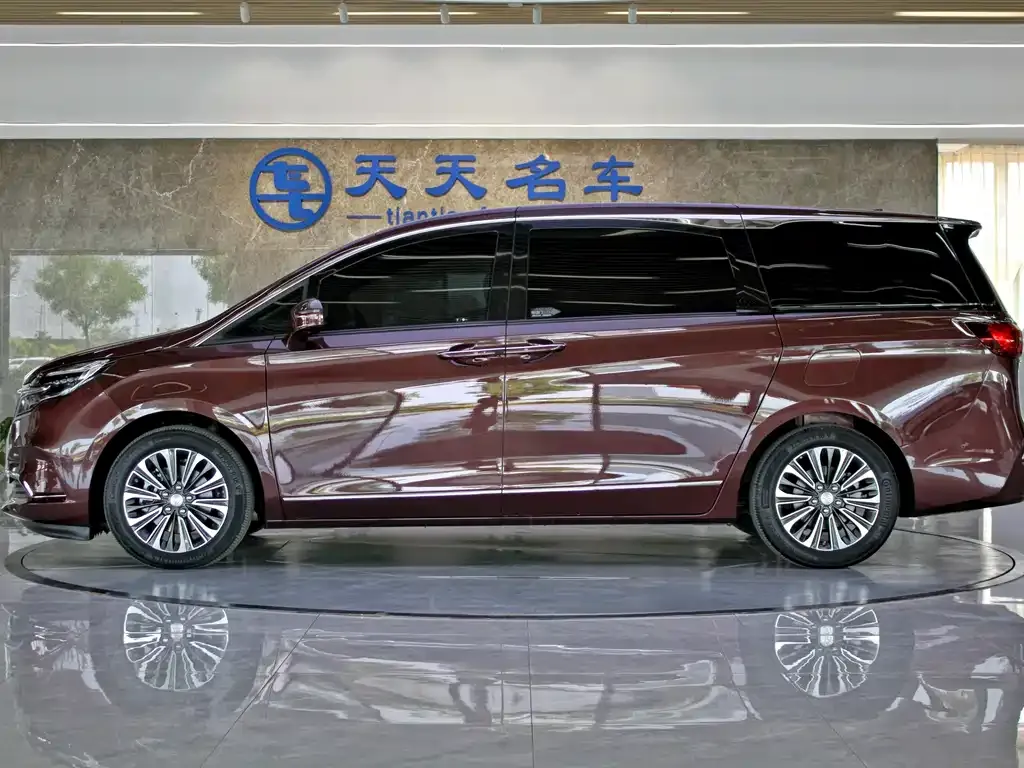 Buick GL8 2023 из CN, фото 3