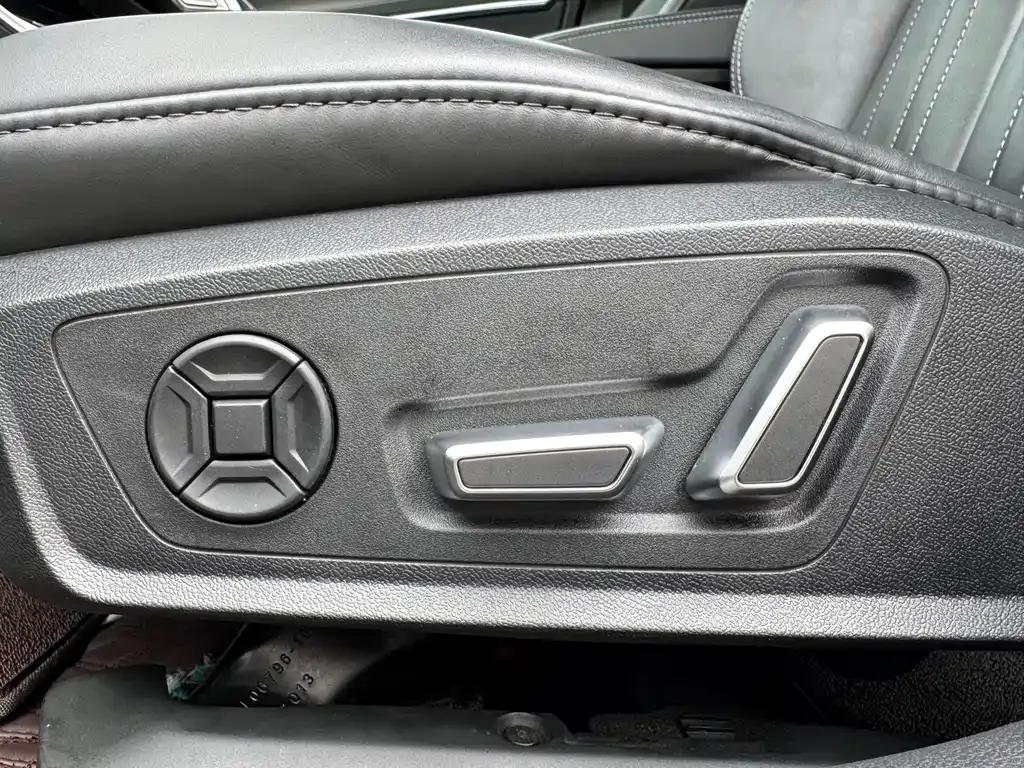 Audi A6L 2023 из CN, фото 2