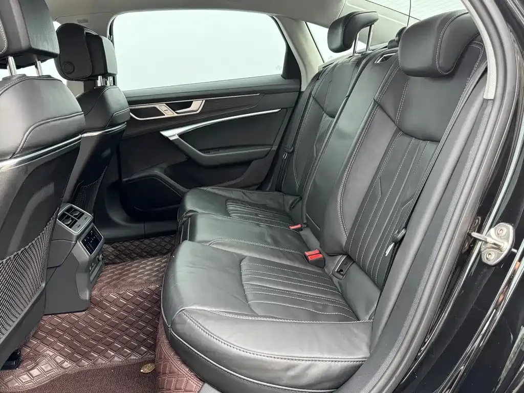 Audi A6L 2023 из CN, фото 3