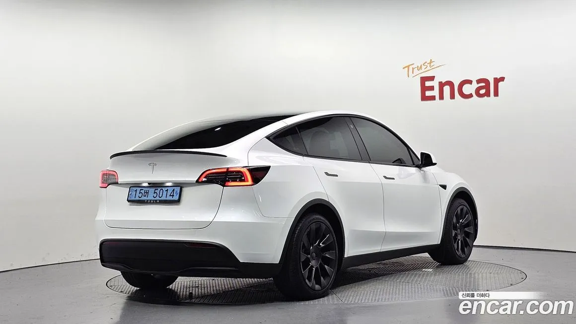 Tesla Model Y 2023 из KR, фото 2